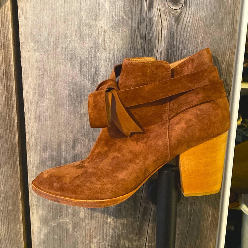 Huma Blanco Brown Suede Toe Ankle Boots